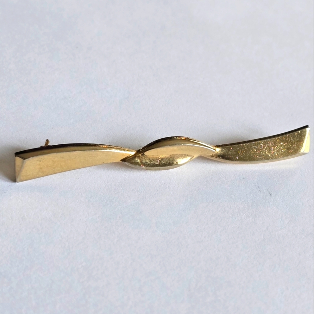 Vintage bar brooch gold tone metal pin